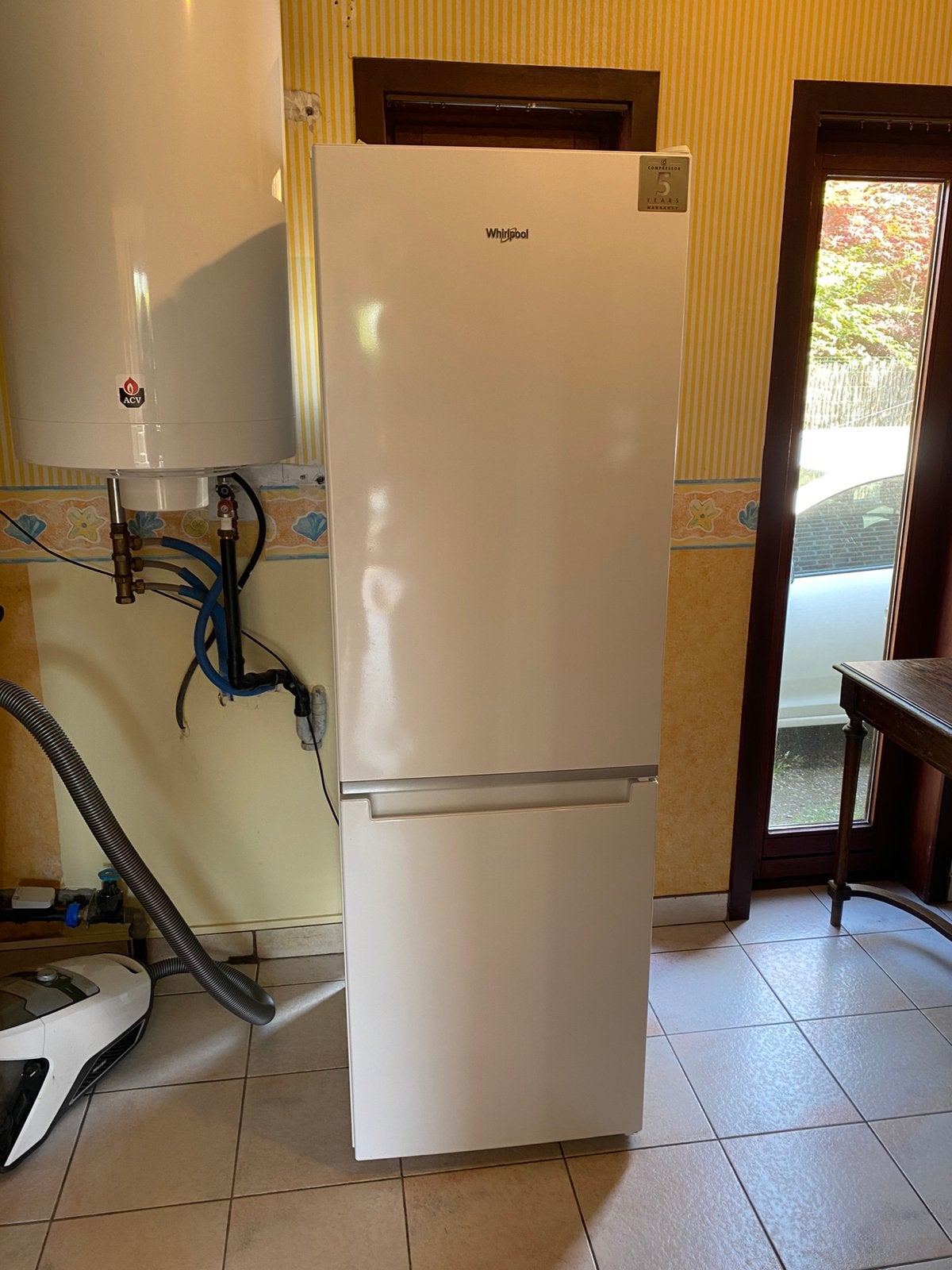 Whirlpool combi koelkast en diepvries, Elektronische apparatuur, Ophalen, Gebruikt, 200 liter of meer, Met aparte vriezer