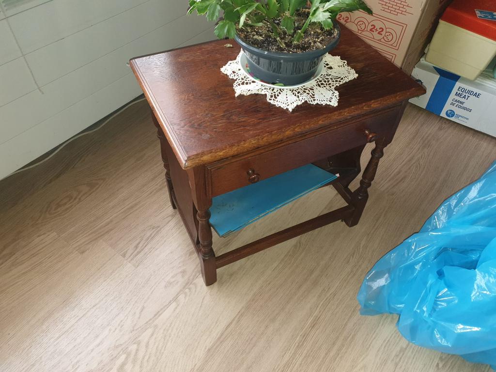 Table d'appoint et petit meuble ancien en chêne complet, Antiquités & Art, Antiquités | Meubles | Tables, Enlèvement