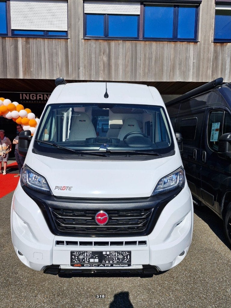 2025 FIAT Ducato 140Pk Automaat met complete luifeltent, Jusqu'à 4, 6 à 7 mètres, Siège standard, Entreprise