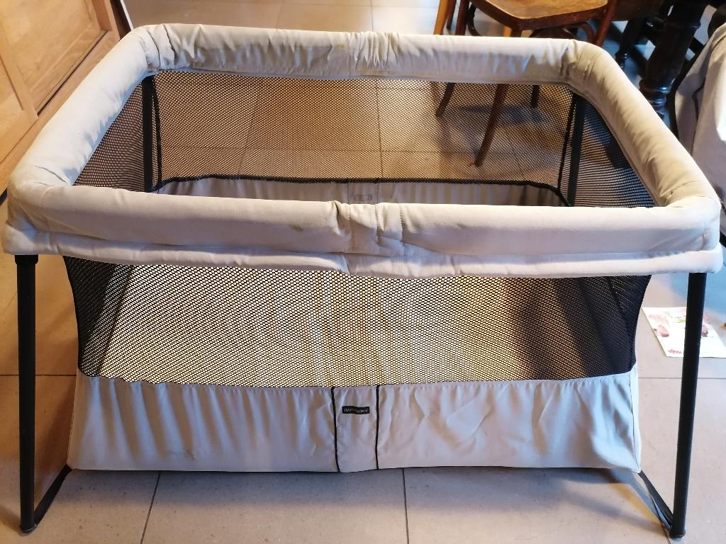 REISBEDJE Babybjörn, Kinderen en Baby's, Kinderkamer | Bedden, Ophalen, Zo goed als nieuw, Minder dan 140 cm, Minder dan 70 cm