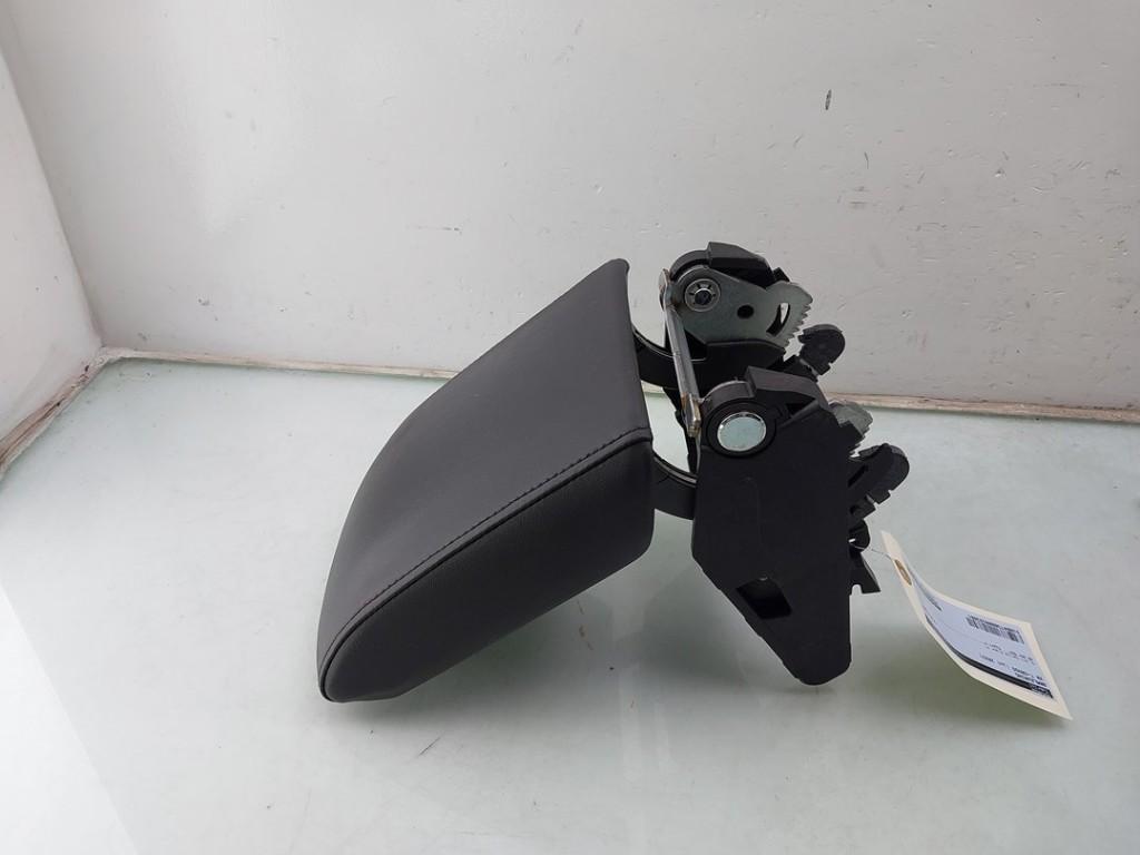 ACCOUDOIR CENTRAL (|2GM864207ATJT|2GM864207A|2GM864089A|2GM8, Utilisé, Volkswagen