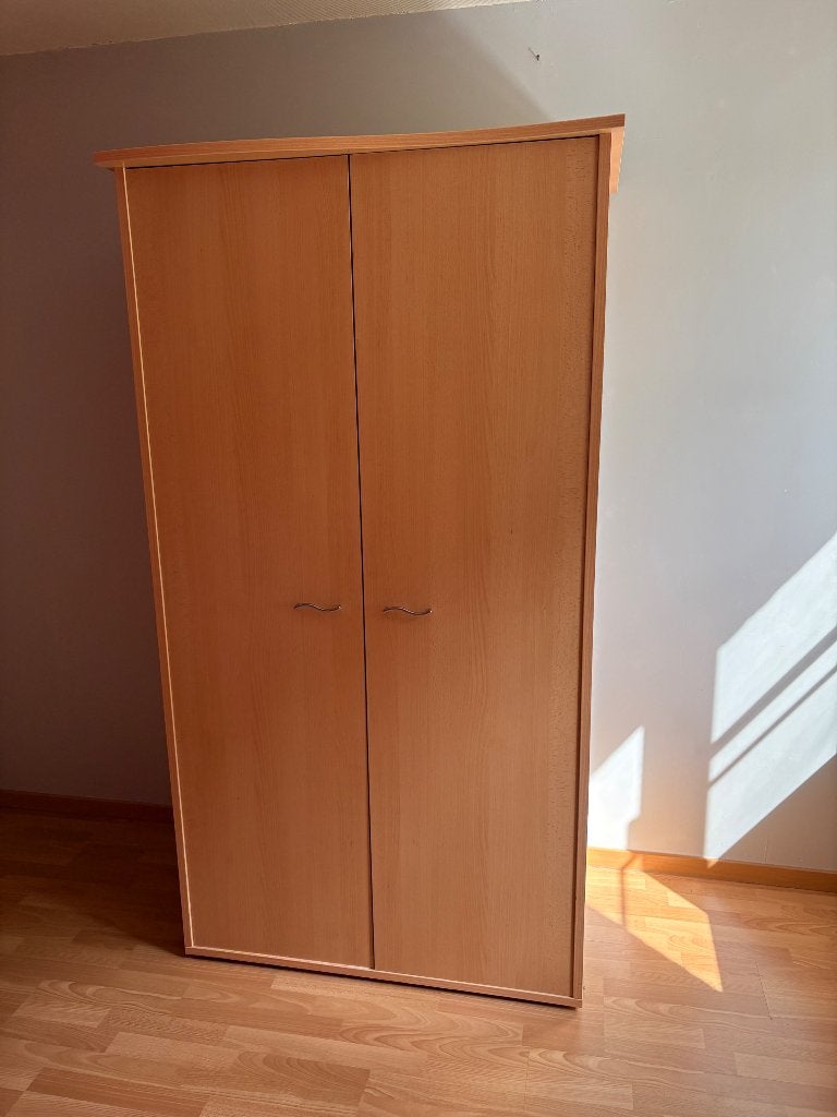 Kleerkast, Ophalen, Met deur(en), Gebruikt, 100 tot 150 cm