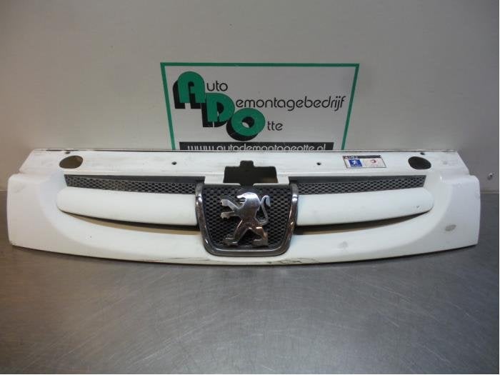 Calandre d'un Peugeot Partner (Partner 02-), -, 3 mois de garantie, Utilisé, -