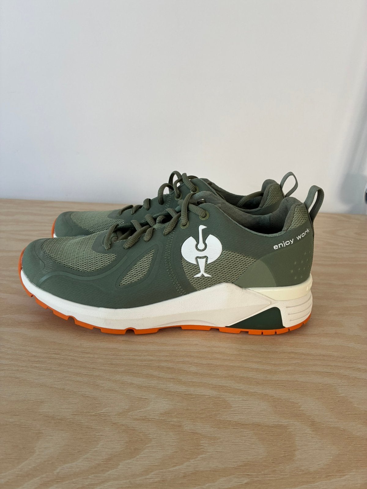 Strauss Engelbert mt 39 kaki sneaker met anti slip zool, Sport en Fitness, Loopsport en Atletiek, Overige typen, Nieuw, Overige sporten