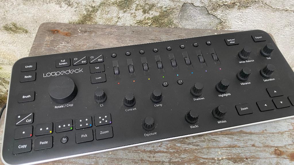 Loupedeck LD-1 Photo Editing Console for Adobe Lightroom, Informatique & Logiciels, Touches multimédia, Filaire, Loupedeck, Enlèvement