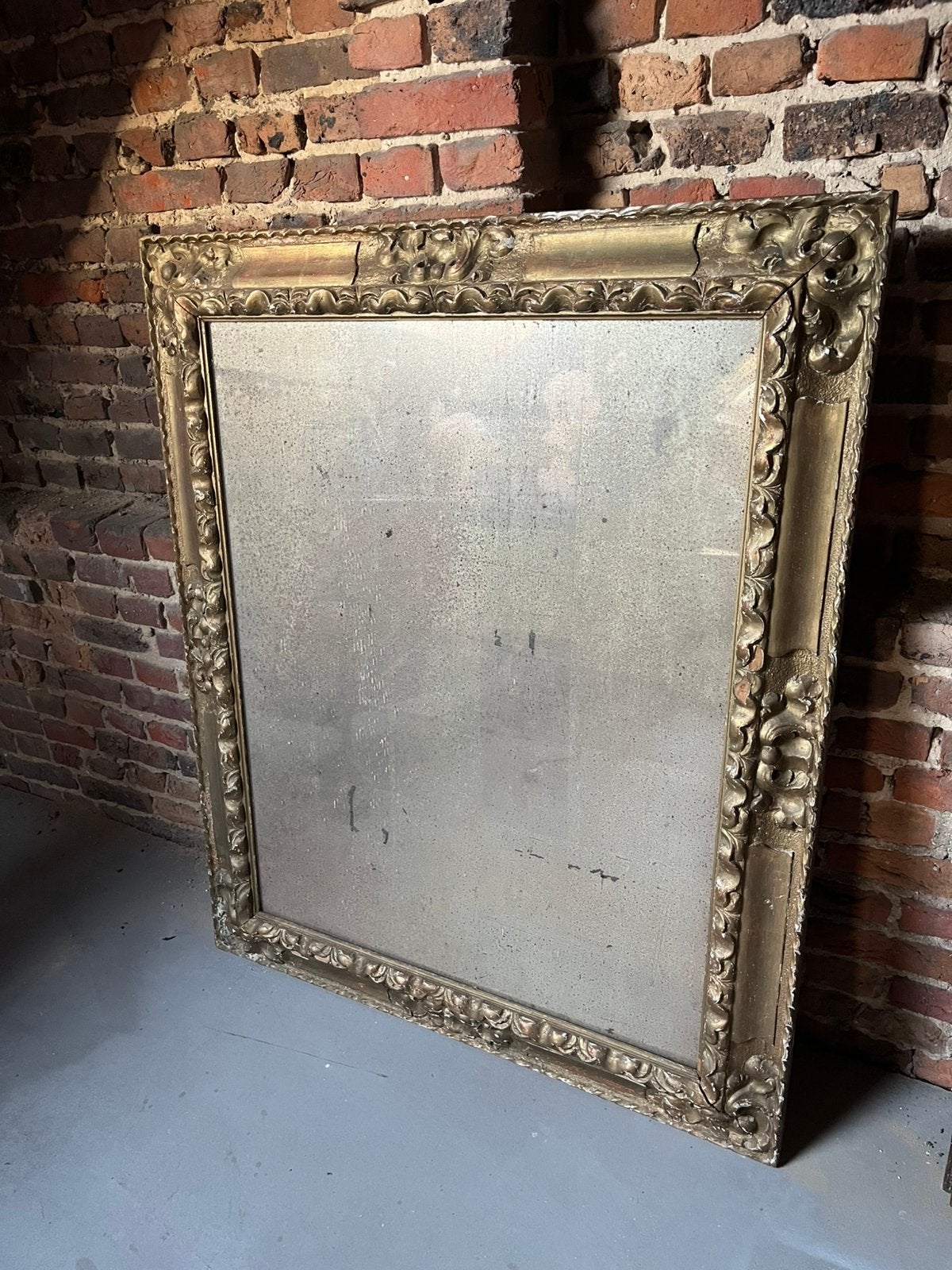 Antieke gepatineerde vergulde grote spiegel, Antiek en Kunst, Ophalen, Rechthoekig, 100 tot 150 cm, 100 tot 150 cm