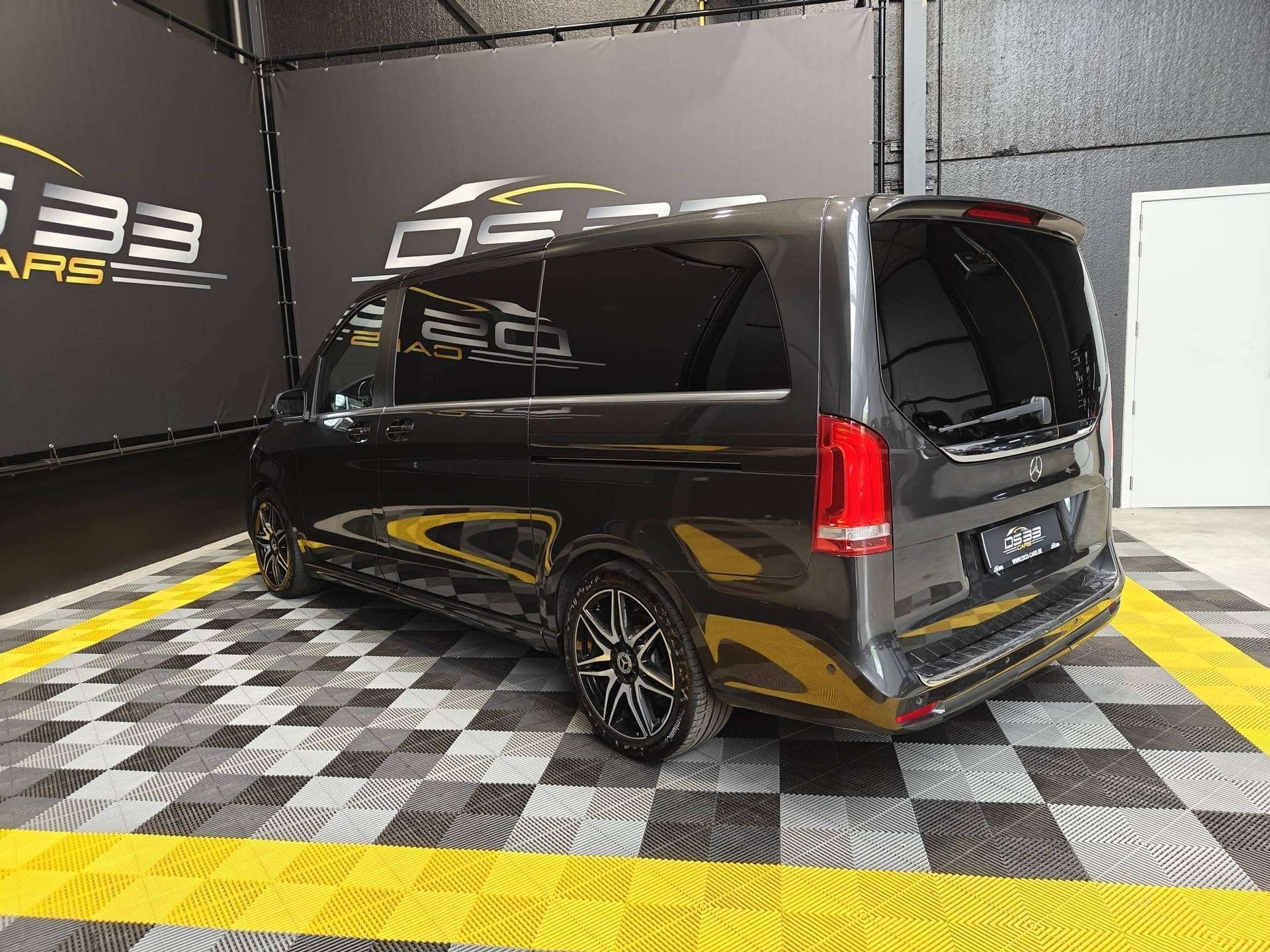 Mercedes-Benz V 300 d AMG 5-zit/LED/Warm+koud Leder/360Cam/A, Auto's, Automaat, Dealer onderhouden, 174 kW, Gebruikt