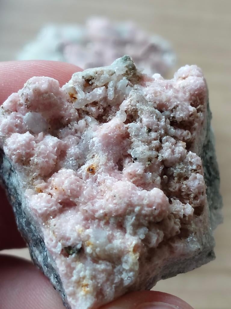 Rhodochrosite avec quartz de Bulgarie, Collections, Enlèvement ou Envoi, Minéral