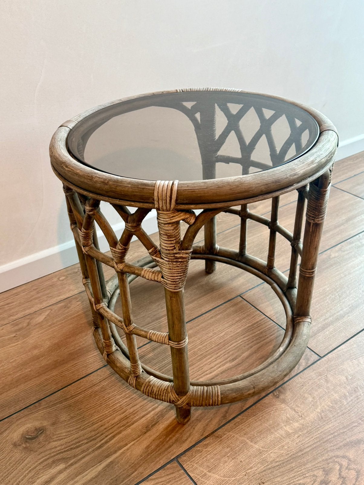 Rotan bijzettafeltje met rookglas, Ophalen, Gebruikt, Rond, Hout