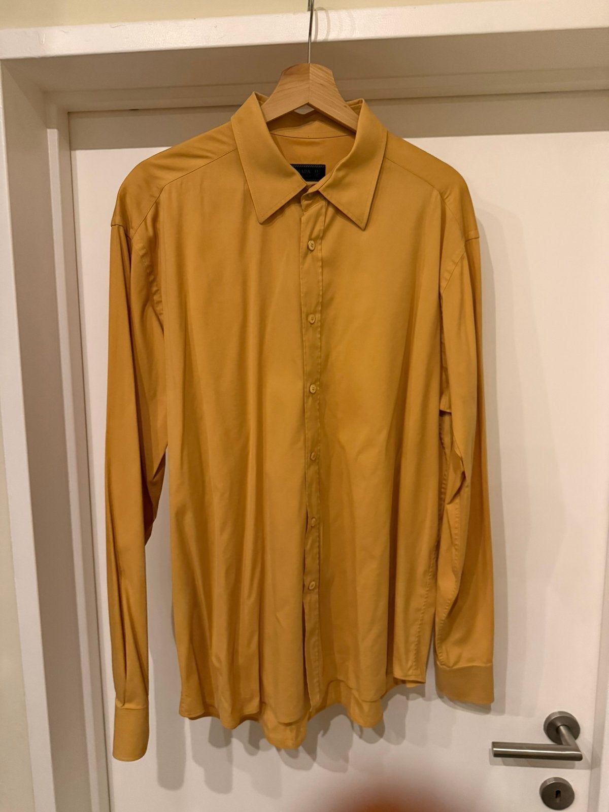 Chemise Prada beige pour homme, Vêtements | Hommes, Chemises, Enlèvement ou Envoi, Comme neuf, Beige