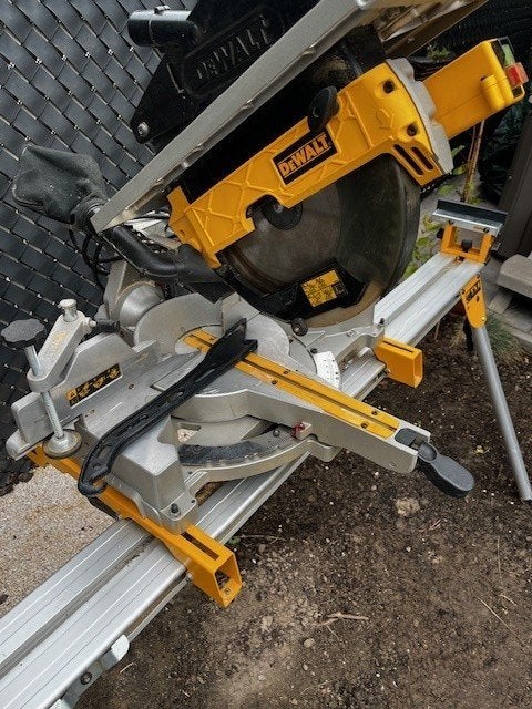 DEWALT - Radiale verstekzaag met bovenste tafel - D27112-QS, Ophalen, Cirkelzaag, Zo goed als nieuw, Dewalt