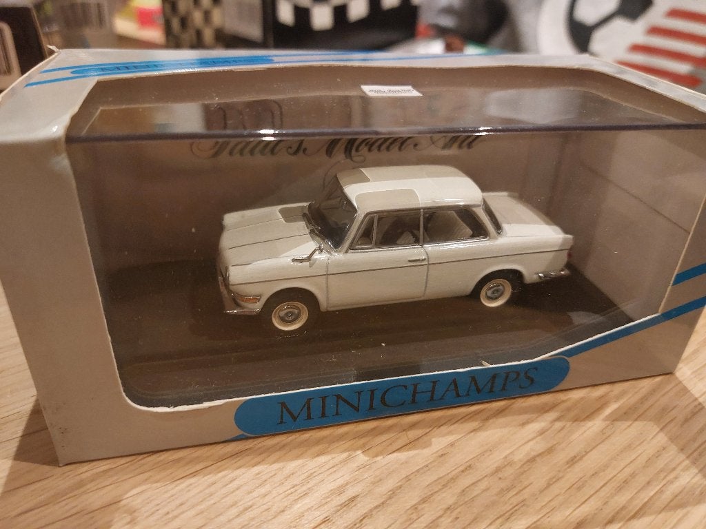 Minichamps BMW 700 LS 1962-65 creme white 1/43, Hobby en Vrije tijd, Ophalen of Verzenden, Nieuw, Auto, MiniChamps