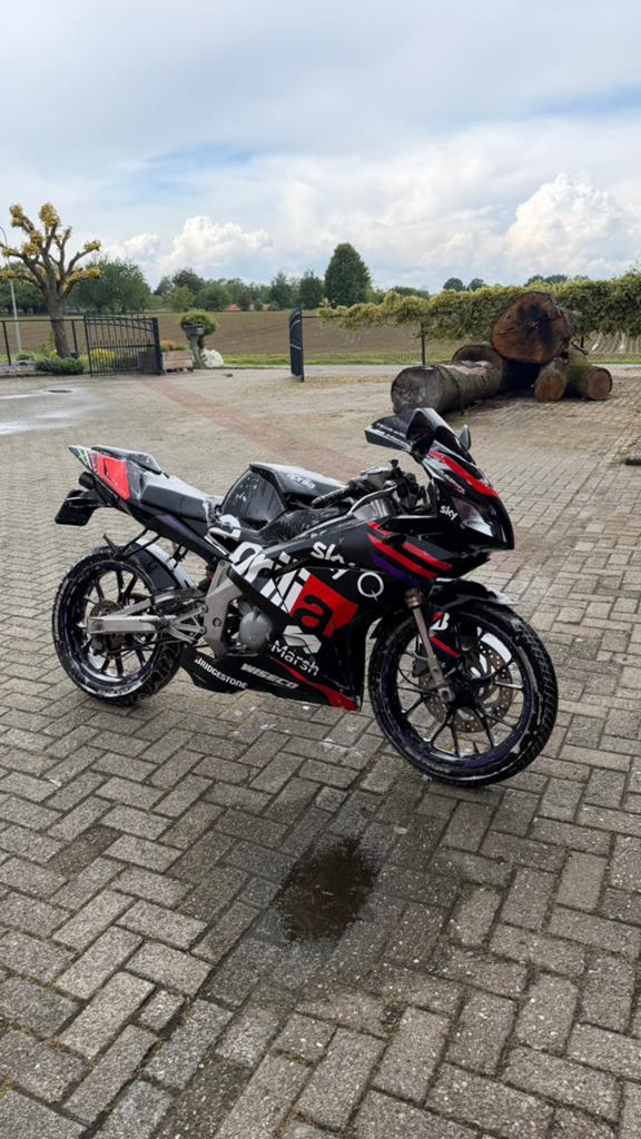 Alprilia rs 50, 6 versnellingen, 49 cc, Zo goed als nieuw, Ophalen