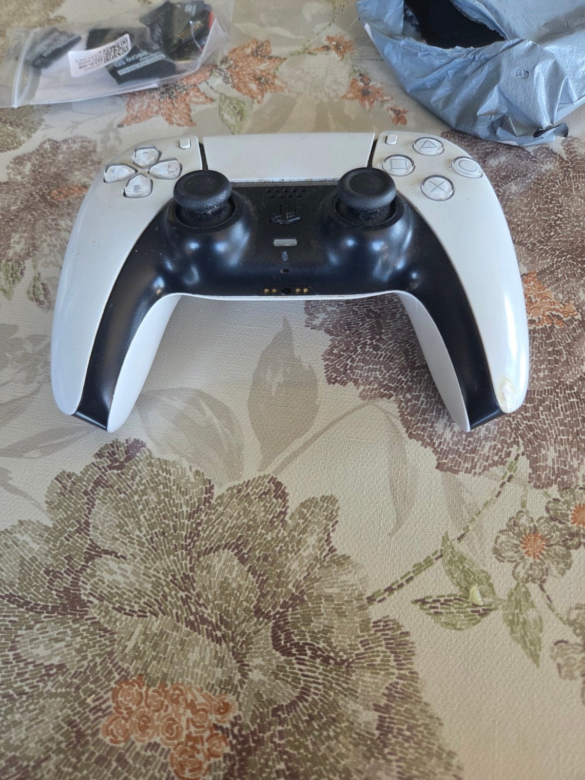 Manette PS5, Enlèvement