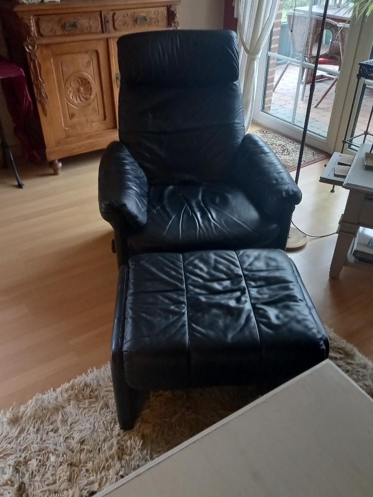 Lederen Relax zetel met bijhorende voetbank, Huis en Inrichting, Ophalen, Modern 80's, Gebruikt, Eenpersoons