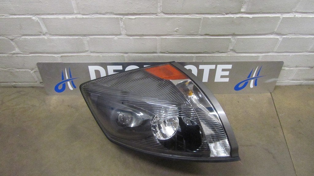 Koplamp Volvo VNL USA 20817107 Li. + 20817108 Re., Gebruikt, Volvo, Verlichting