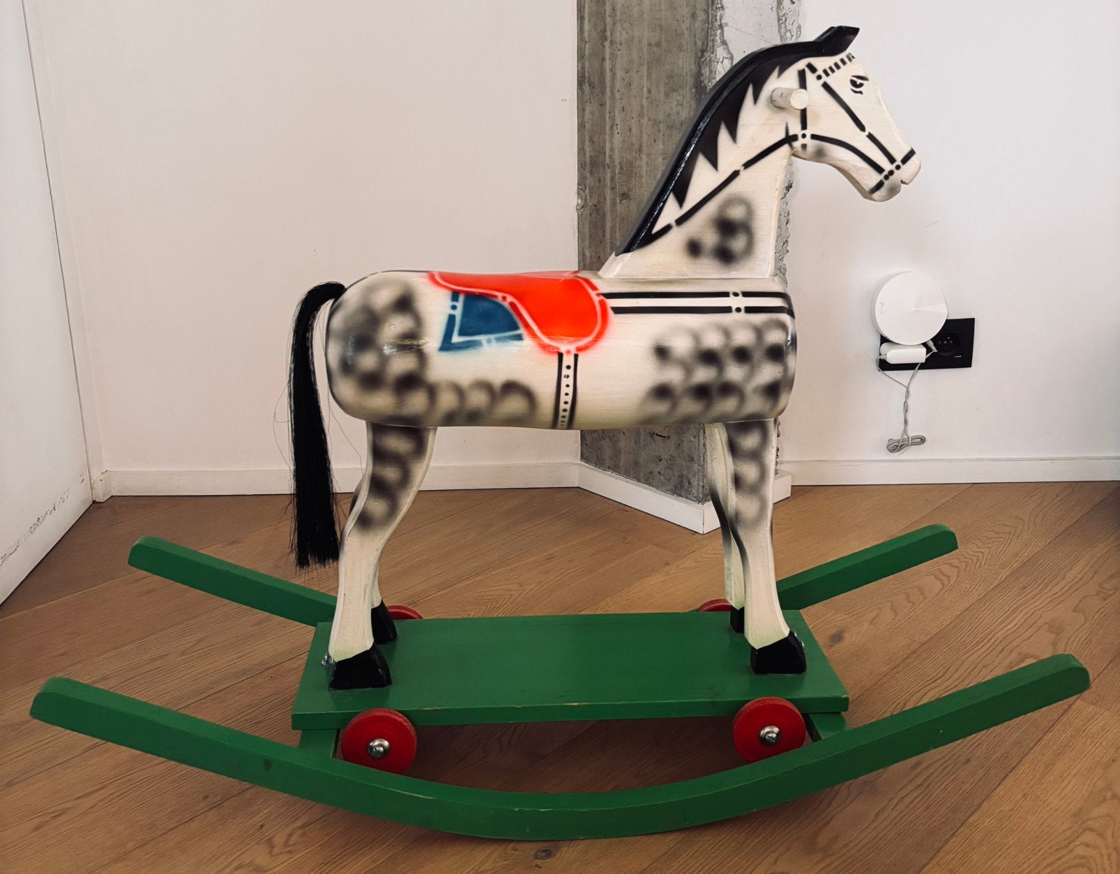 Grand cheval à bascule ancien en bois sur roulettes, Enlèvement
