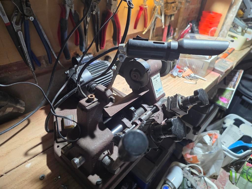 Machine à serrurier, Enlèvement
