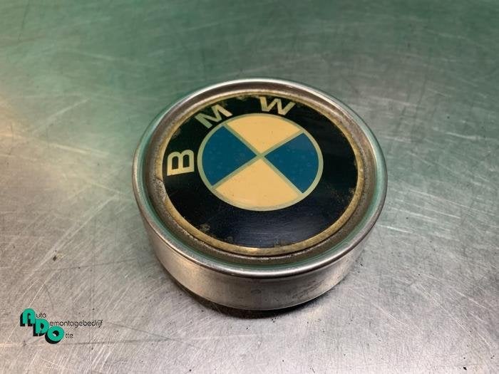 Enjoliveur moyeu d'un BMW 3-Serie (3-Serie 82-), -, 3 mois de garantie, Utilisé, -