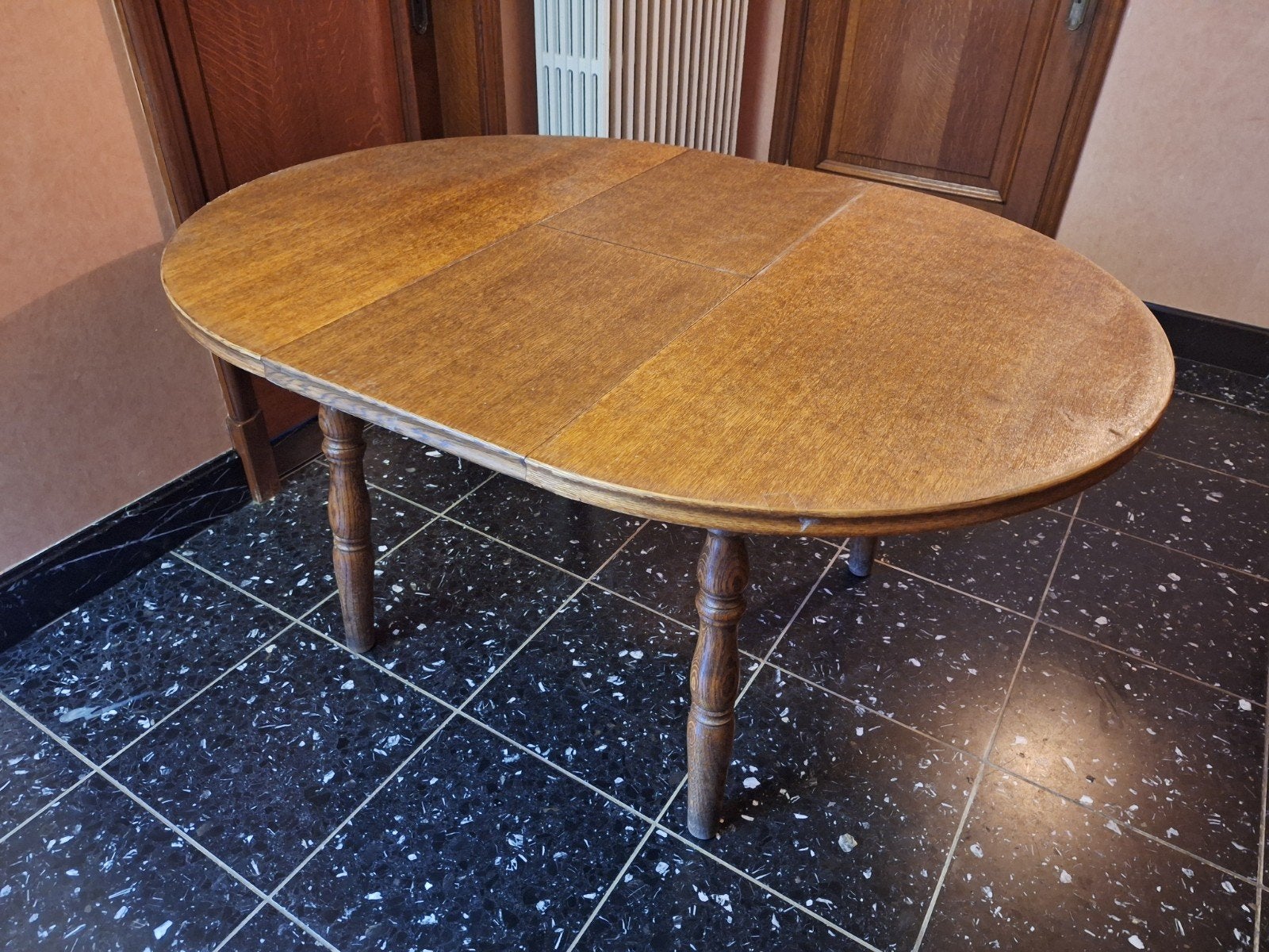 Eiken tafel, Ophalen