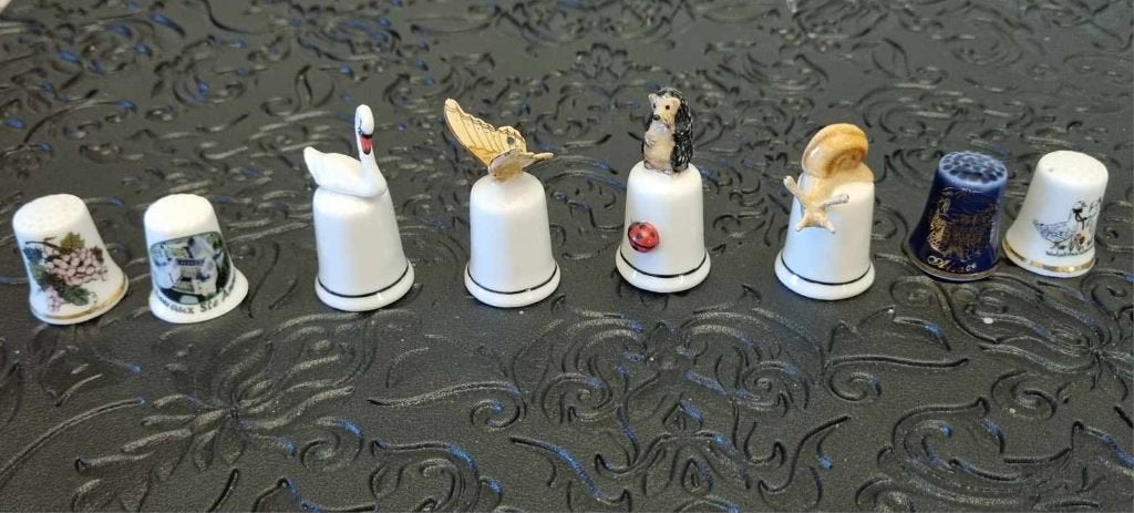 8 Vingerhoedjes, Ophalen of Verzenden, Zo goed als nieuw, Porselein