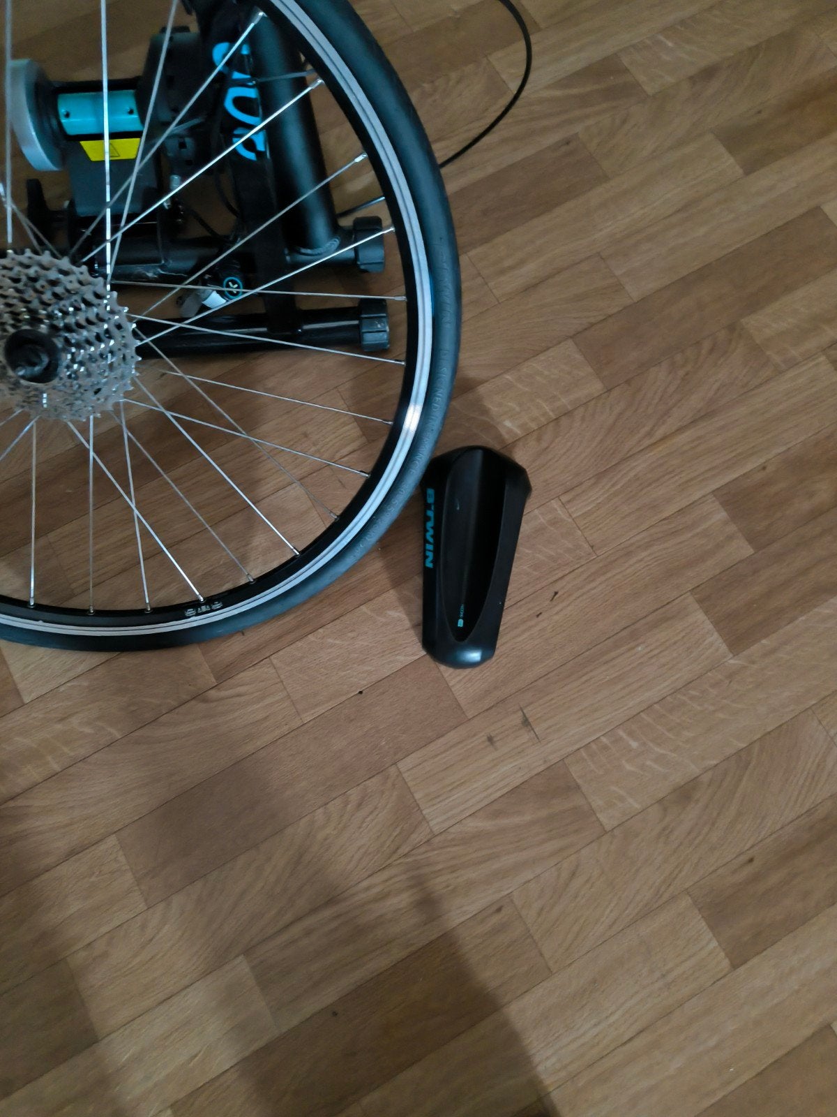 Home trainer 300 marque Btwin et roue spécial 26/1.20, Enlèvement