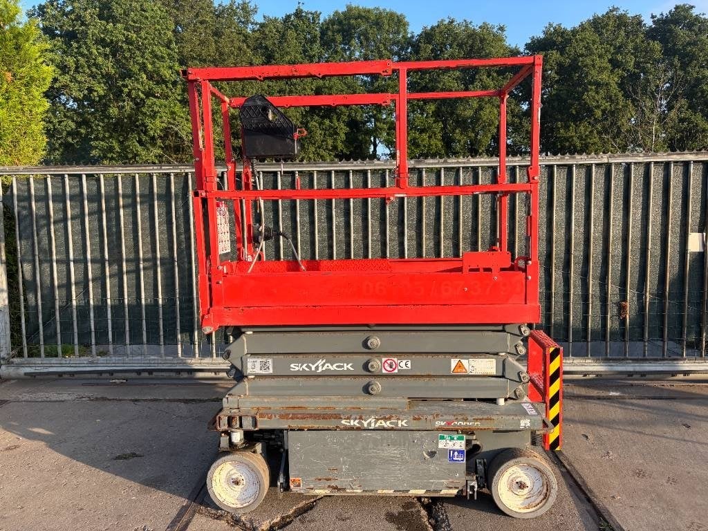 Skyjack SJ 3219 8m schaarlift Skyjack hoogwerker schaar, Articles professionnels, Machines & Construction | Ascenseurs, Échafaudages & Échelles