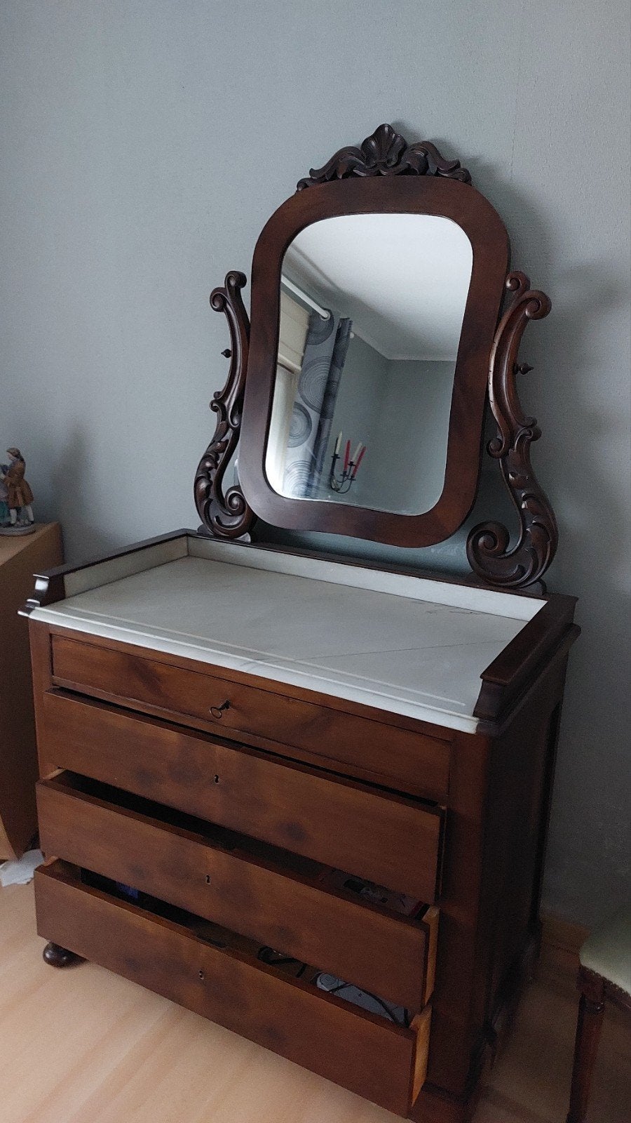 Commode, Enlèvement