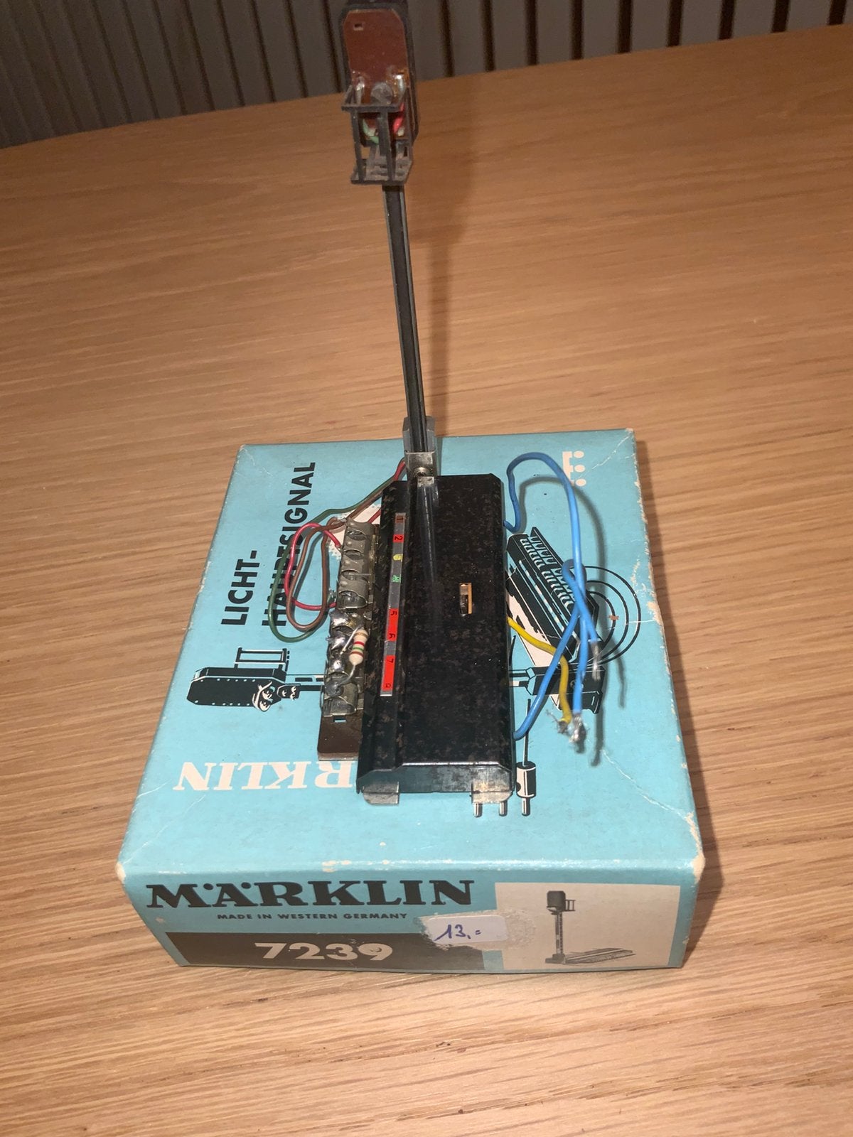 SIGNAL LUMINEUX PRINCIPAL MARKLIN 7239 AVEC BOITE D ORIGINE, Enlèvement ou Envoi, Comme neuf, Transformateur ou Alimentation, Märklin