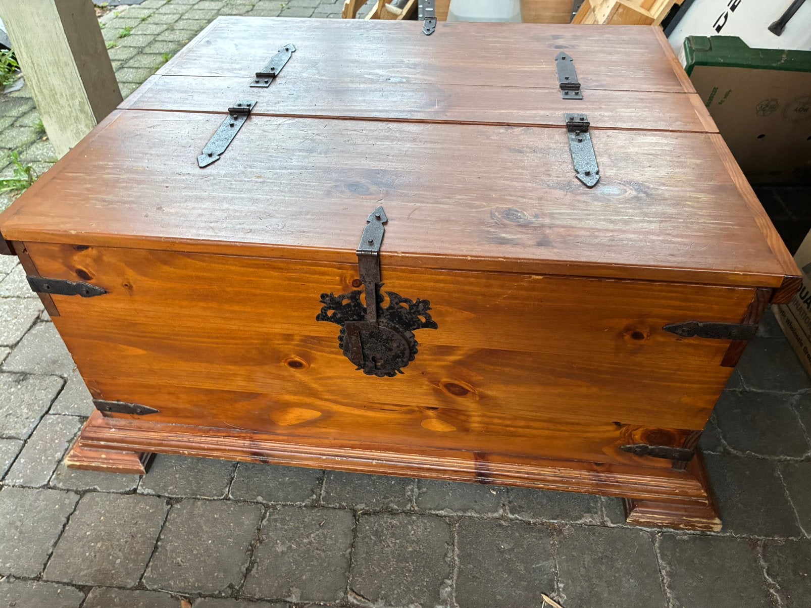 Grote houten kist/salontafel met ijzer beslag, 50 à 100 cm, Enlèvement, Utilisé, 75 à 100 cm