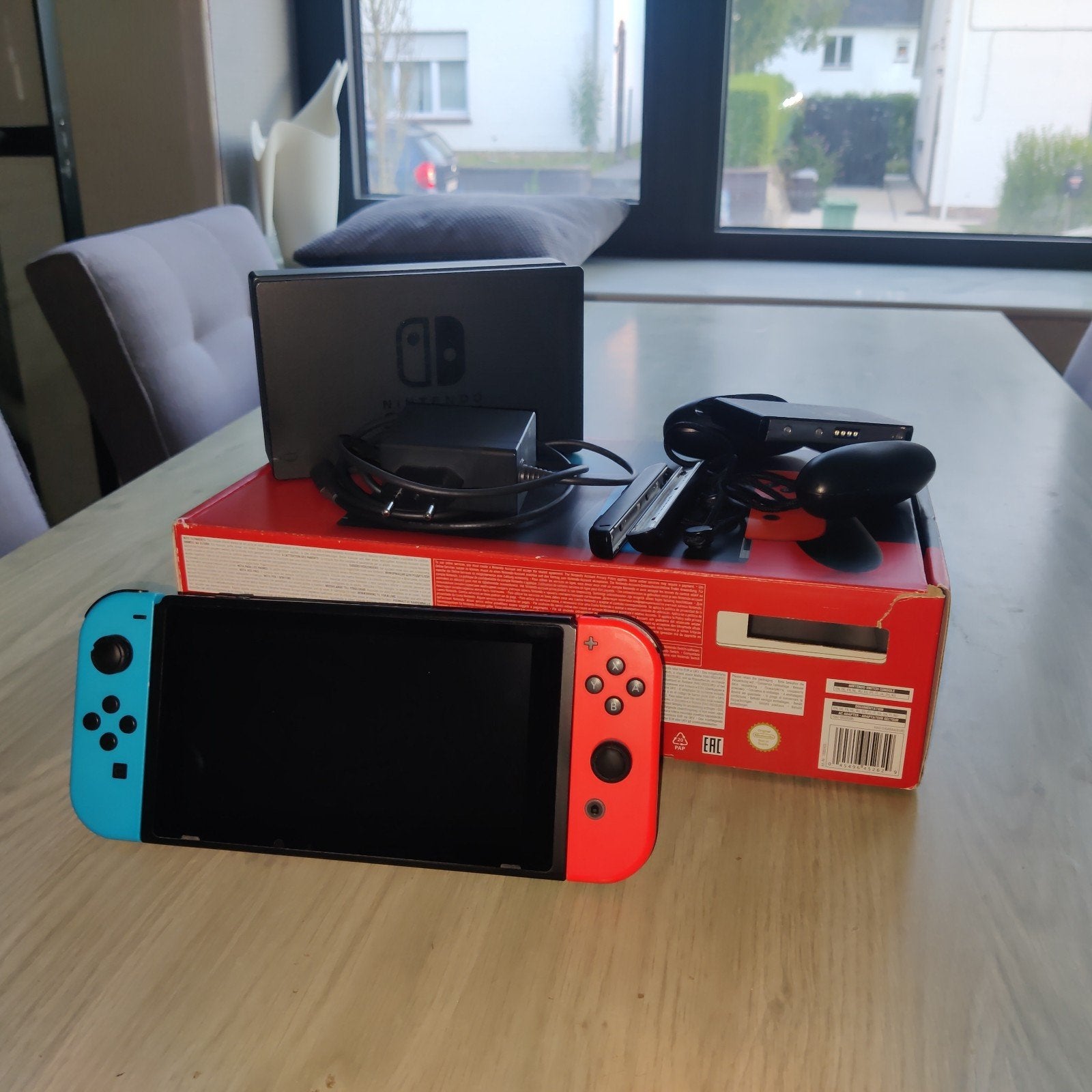 Nintendo Switch + accessoires, Consoles de jeu & Jeux vidéo, Consoles de jeu | Nintendo Switch, Switch 2019 Upgrade, Enlèvement ou Envoi