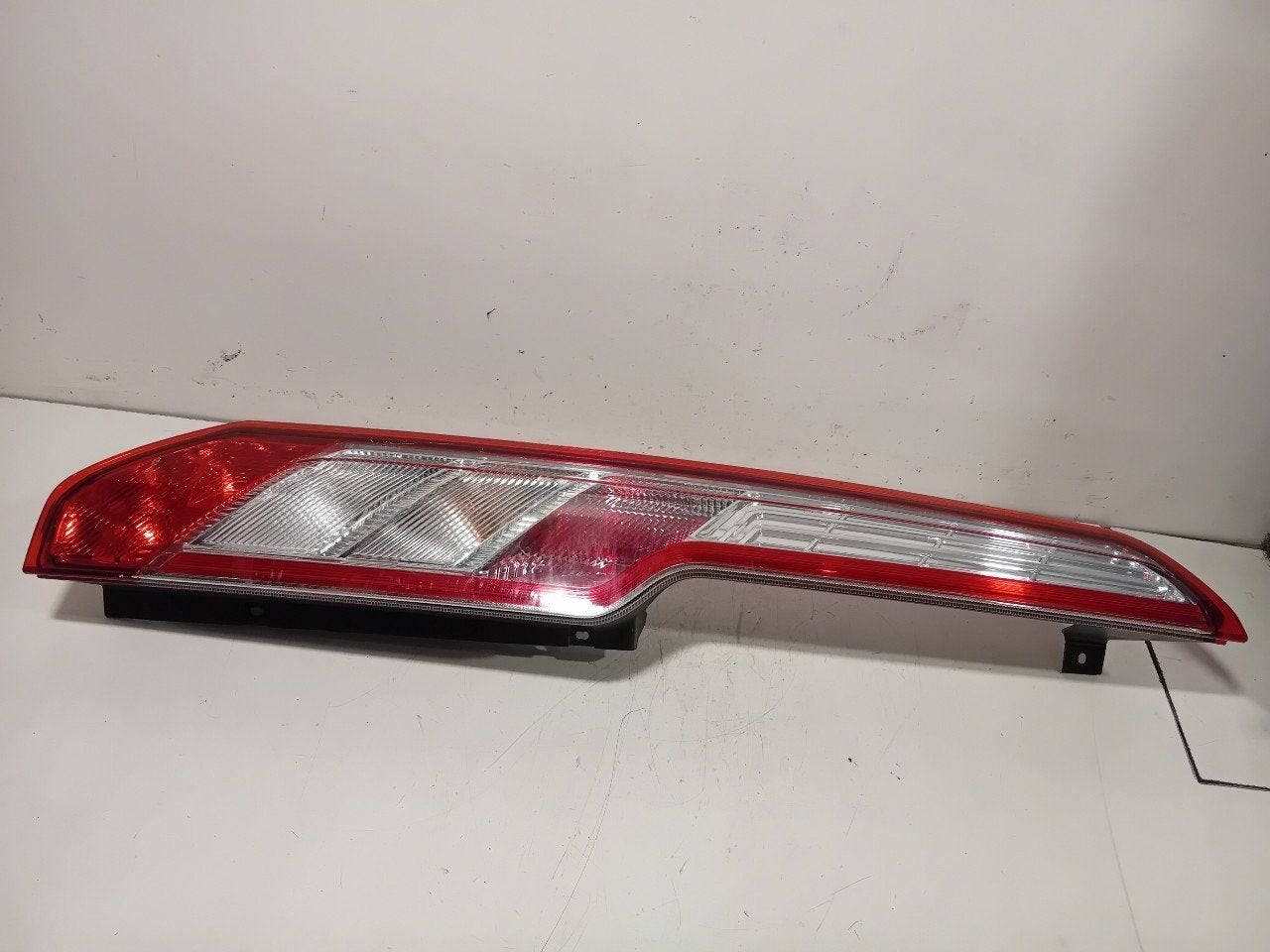 Achterlicht links buiten Ford Transit, Onderdelen@venauto.nl, Van der Ven Autorecycling B.V., Ettenseweg 76, 4706 PB Roosendaal, The Netherlands