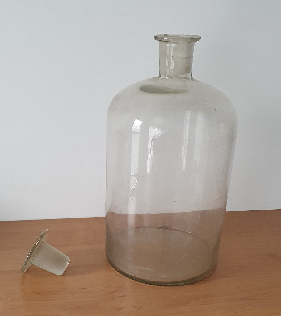 Glazen apothekers fles, Ophalen