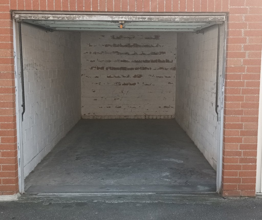 Droge, nette garagebox te huur Brugge / Male, Immo, Brugge