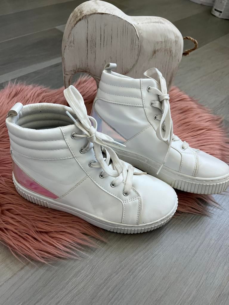 Witte sneaker, Kleding | Dames, Ophalen of Verzenden, Zo goed als nieuw