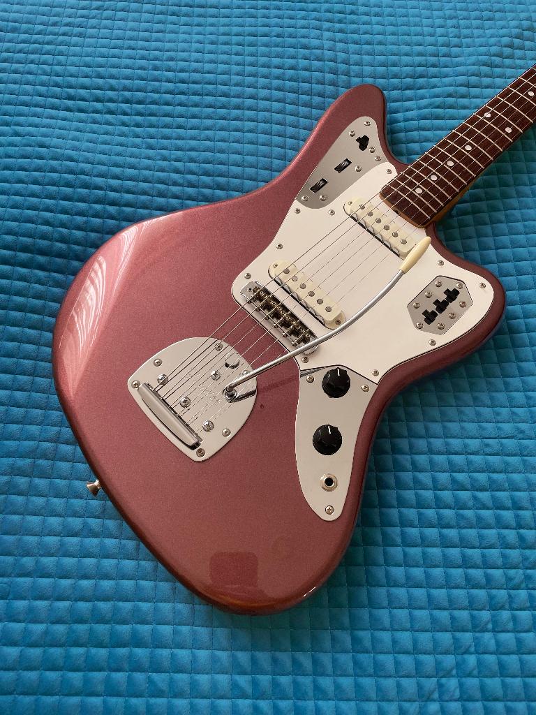 Fender Jaguar - Burgundy Mist Metallic - CIJ - Mint, Ophalen of Verzenden, Zo goed als nieuw, Solid body, Fender