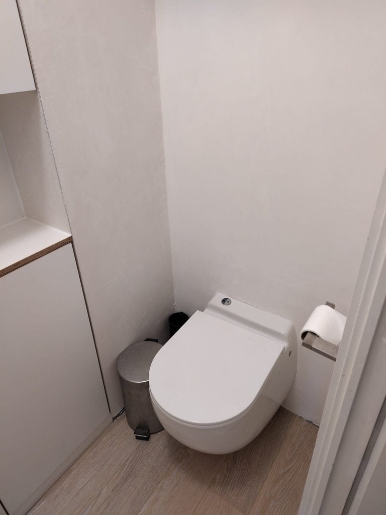 Hangtoilet sanibroyeur, Doe-het-zelf en Bouw, Ophalen, Zo goed als nieuw, Toilet
