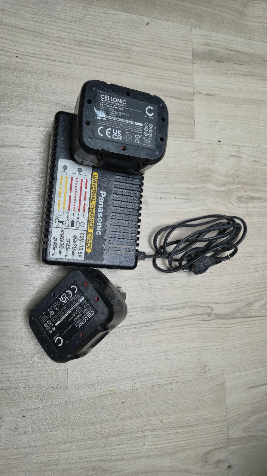 Chargeur et 2 batteries pour tournevis Panasonic., Enlèvement ou Envoi, Utilisé