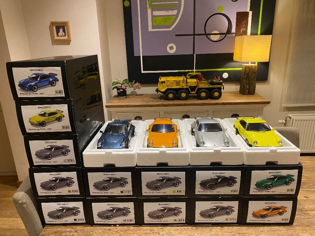 Porsche 930 Minichamps 1/12, full set 30 stuks, Enlèvement ou Envoi, Comme neuf