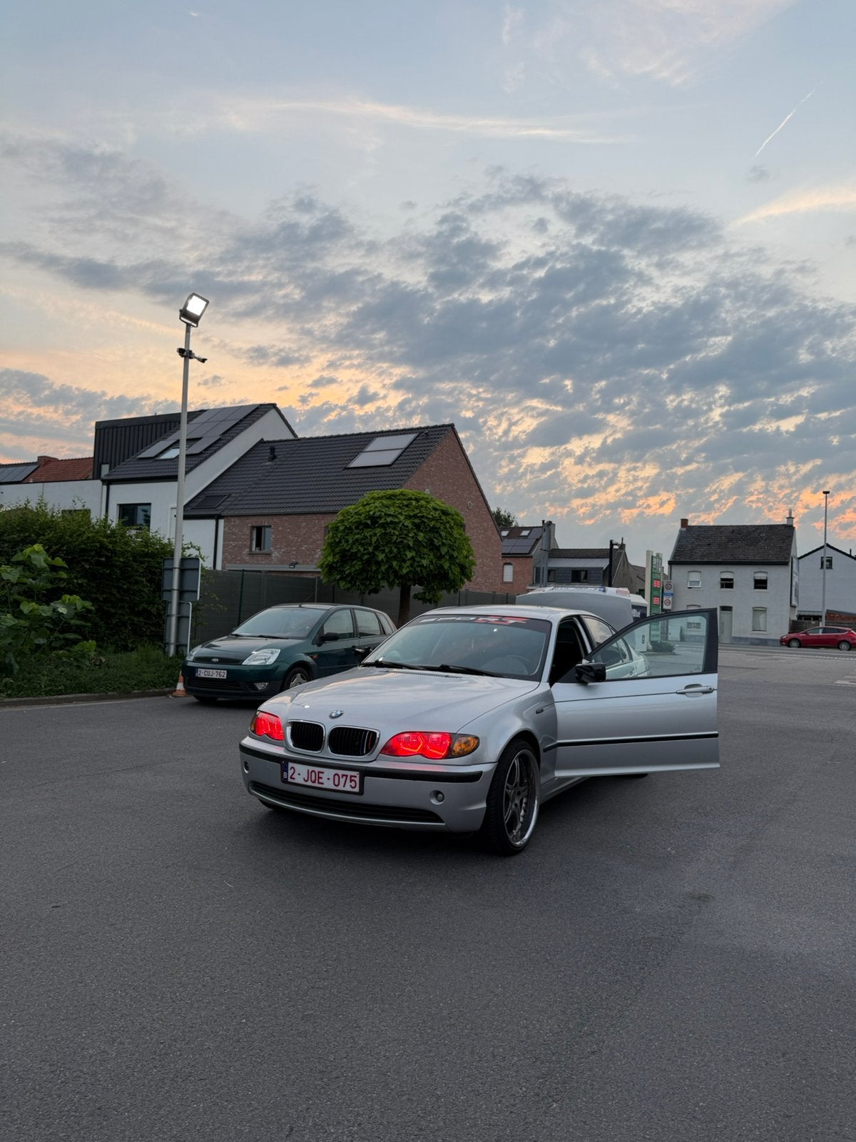 BMW E46, Auto's, BMW, Bedrijf, 3 Reeks, Benzine, Euro 4, Berline, 4 deurs, Automaat, Zilver of Grijs, Grijs, Stof, Ophalen