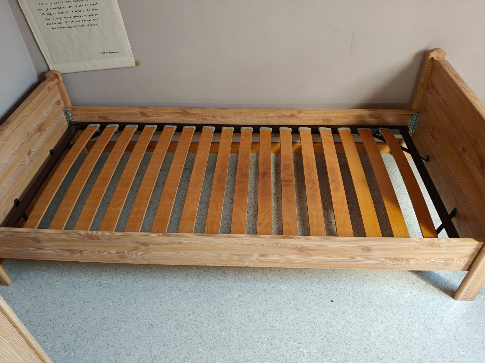 Lit simple avec sommier à lattes de haute qualité, 90 cm, Une personne, Brun, Enlèvement