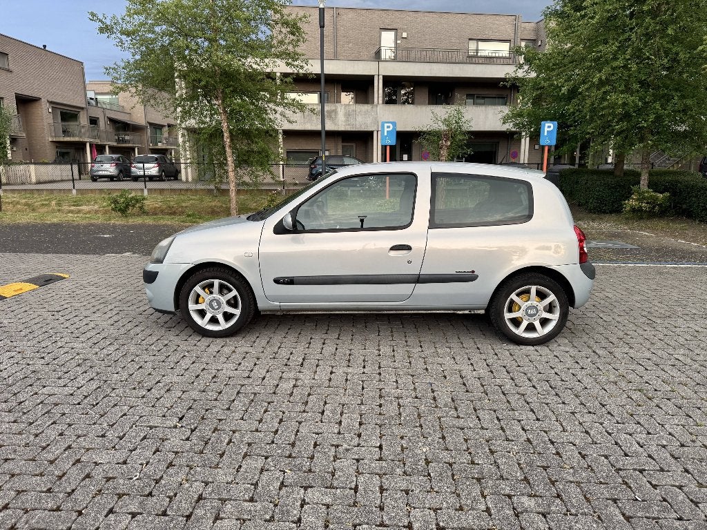 Renault Clio depuis 2004 = Diesel, Autos, Renault, Particulier, Diesel, Euro 3, Hatchback, 3 portes, Boîte manuelle, Argent ou Gris