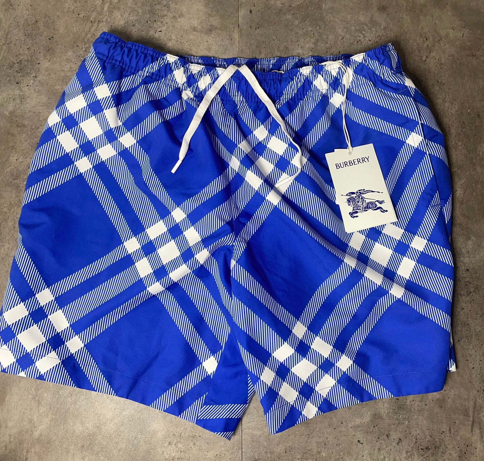 Short burberry bleu, Kleding | Heren, Badmode en Zwemkleding, Ophalen of Verzenden, Blauw