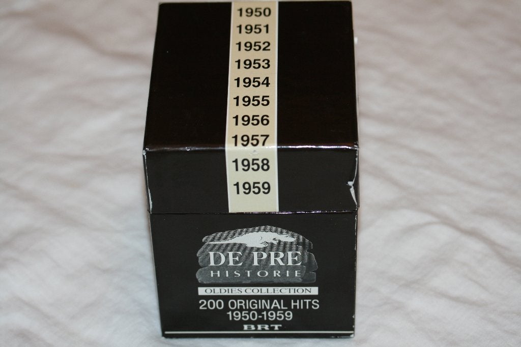 De Pre Historie 200 Original Hits 1950-1959 - box, CD & DVD, CD | Rock, Enlèvement ou Envoi, Utilisé, Pop rock, Coffret