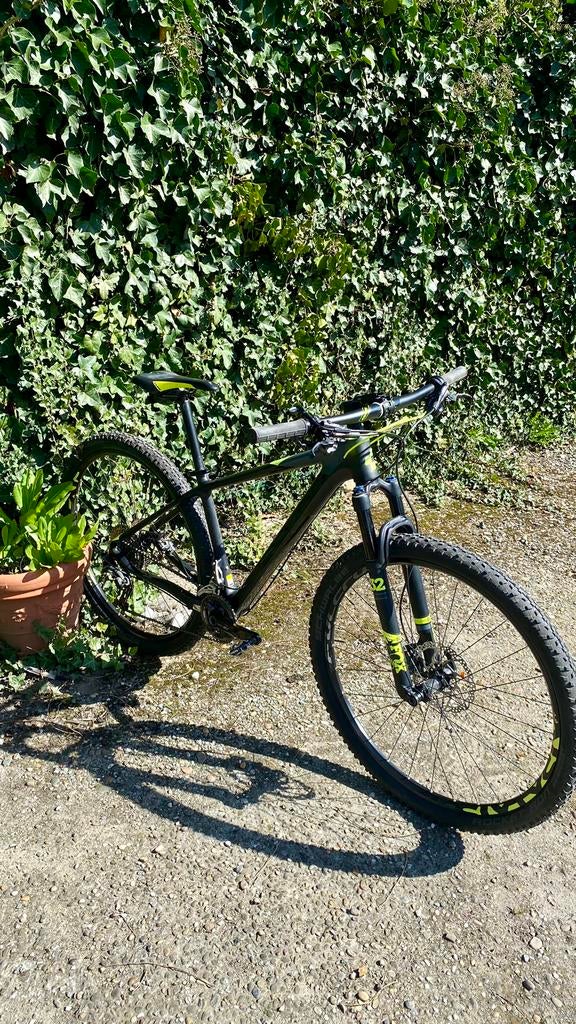 VTT 29 pouces Cube Reaction GTC en carbone, Vélos & Vélomoteurs, Vélos | VTT & Mountainbikes, Comme neuf, Enlèvement