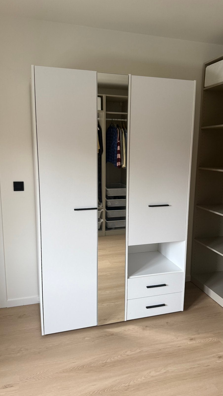 Moderne kledingkast, Huis en Inrichting, Ophalen, Zo goed als nieuw