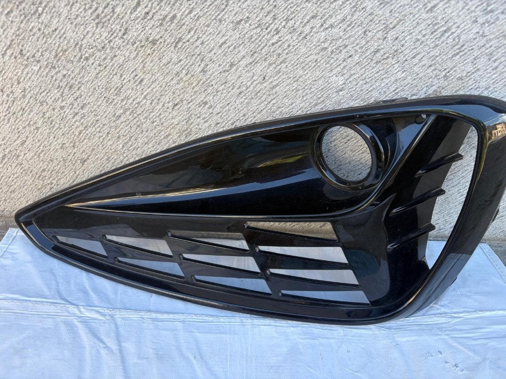 Hyundai i30 2021 bumper rooster / mistlamp cover rechts, Ophalen, Gebruikt, Rechts, Bumper