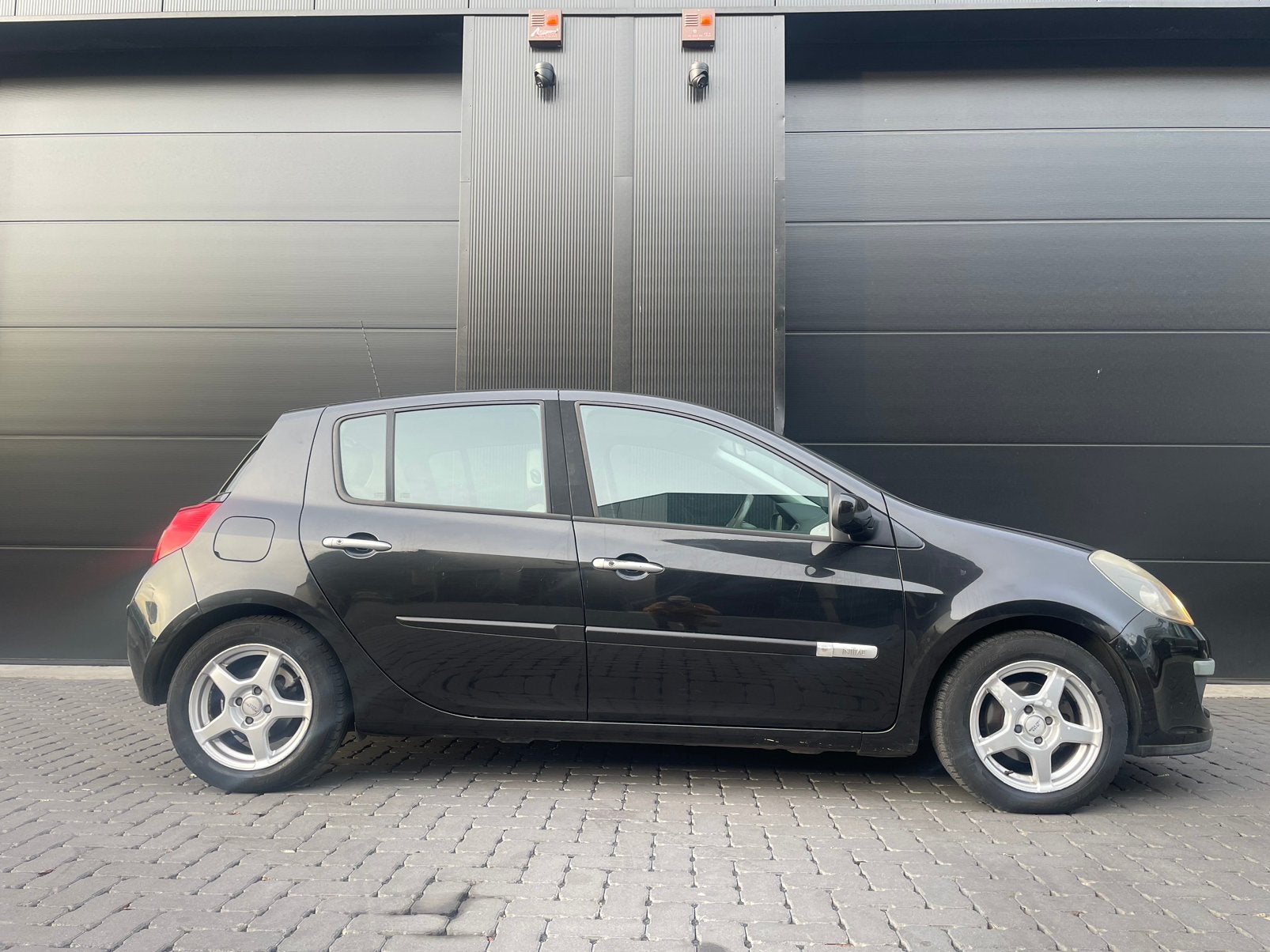 Renault Clio Essence édition spéciale, Paris clim Contrôle, Beige, Zwart, Leder, Bedrijf