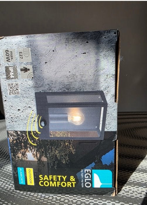 Eglo nieuwe wandlamp voor buiten met zwarte sensor Ip44, Tuin en Terras, Ophalen, Overige materialen, Wandlamp, Nieuw
