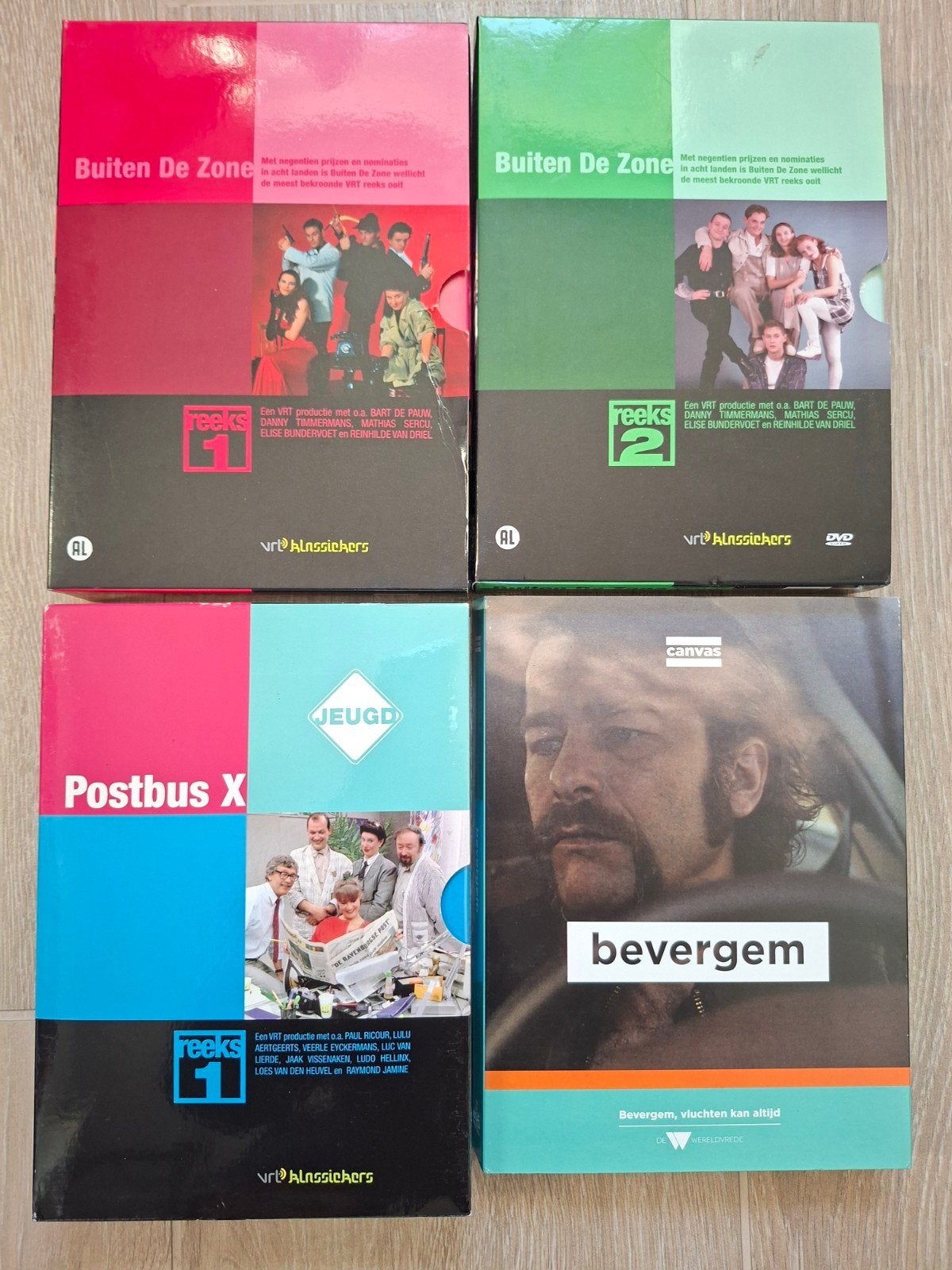 Mooie Lot Vlaamse DVD Boxen: Buiten De Zone, Postbus X & Bev, Série complète, Comédie, Enlèvement, Néerlandais